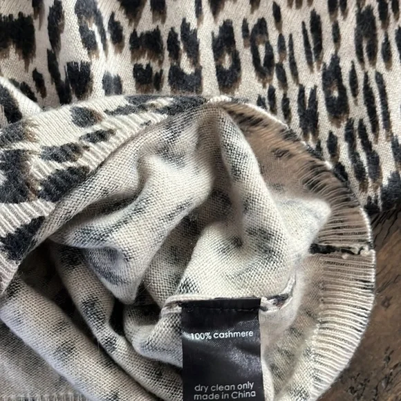 Le Superbe Cashmere -Frances Crop Sweater Top - Picture 10 of 12